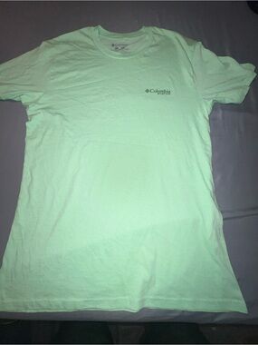 Men’s Columbia shirt